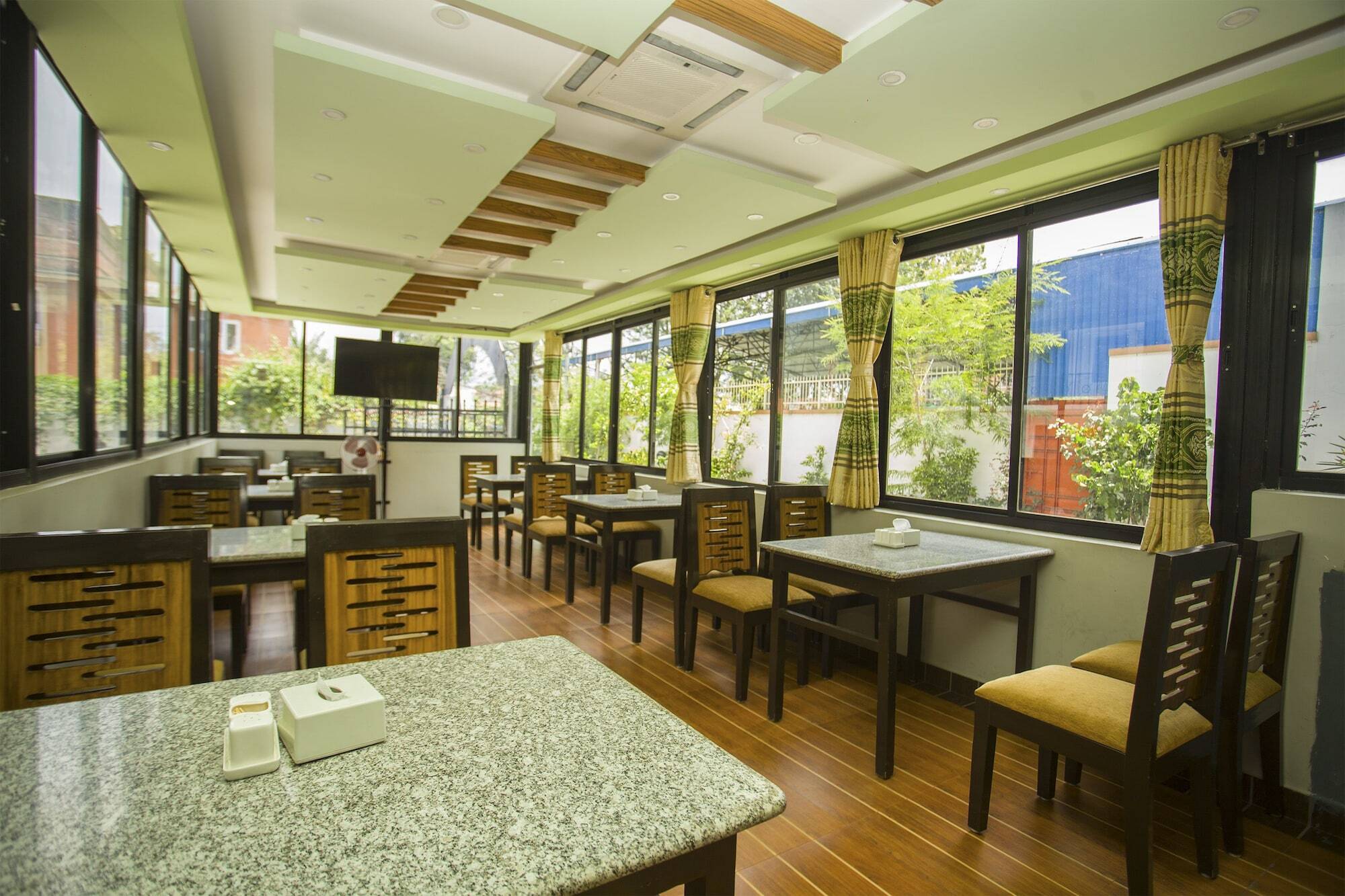 Oyo 150 Hotel Himalyan Height Kathmandu Exterior photo